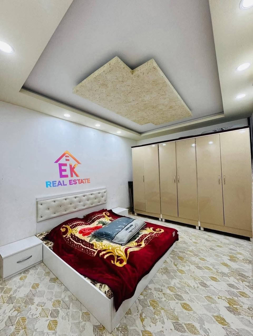 بيع #سريع #فقط 6 دفاتر 65 ورقه 
بيت  للبيع في أربيل منطقة قربوو 
مساحة 125م
يتكون 
4غرف نوم 
صالة 
استقبال 
مطبخ حار وبارد 
مجموعة صحيات 
***********

***********
