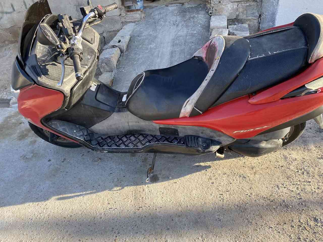 السلام عليكم فورزة صفر 8 عميه بلاد مكينه لا تنقيص ولا تبخير ولا نضوح كهربائيات شغاله كفرات نضافه 80% شوفه عينكم اي نقص مبيها شغل واطلع قفل جنطه قفل بانزين كله شغال بصمه مبيها اي خلل عدادات شغاله بس مال بانزين واكف سعرها 650 وبيها مجال قليل بدون كسر اخوان مكاني بغداد المعامل حي النصر 
تواصل واتس اب ***********
