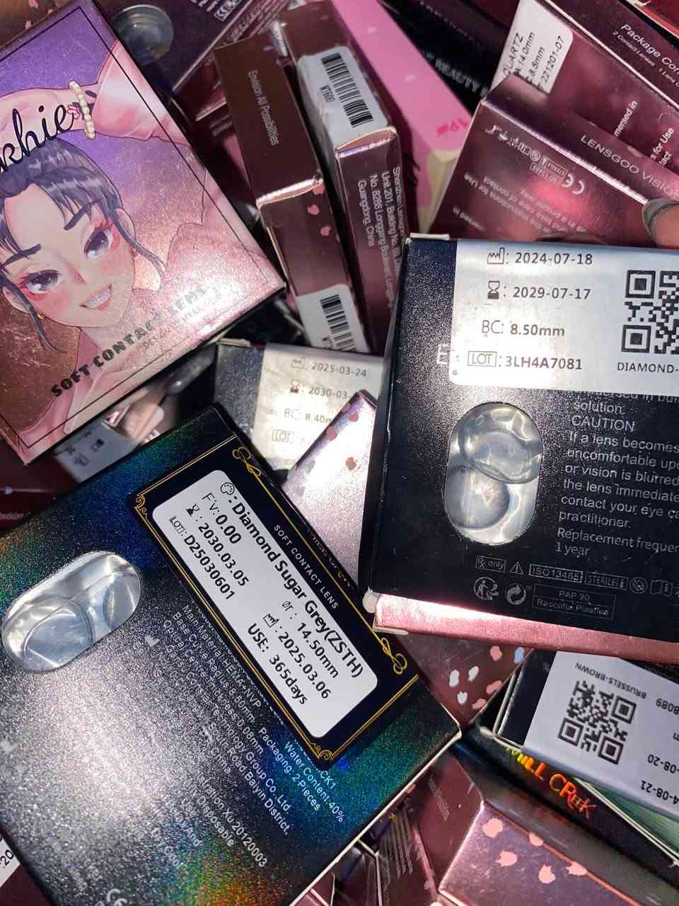 عدسات كوريه سنويه كارتون 200 قطعه والوانهن كلها مرغوبه الي يريدهم شلعه او نص هم عادي يراسلني ع الواتس  ***********
@إشارة
