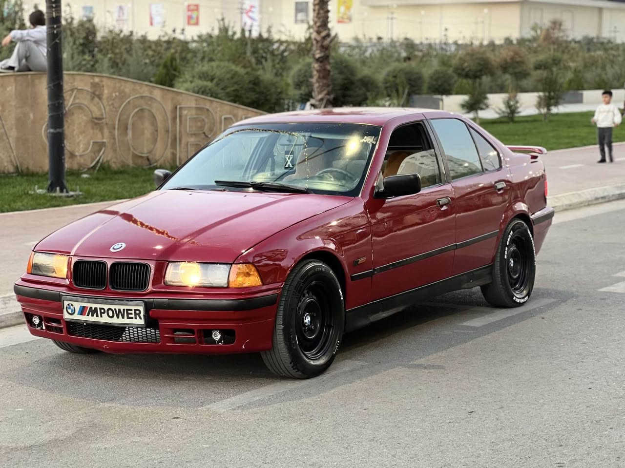 بسم الله الرحمان الرحیم
‏ BMW (E36)  ئی٣٦ بۆ فرۆشتن 

٣٣٠ مەکینە ٣،٠سەقەر دەبڵ دیجیاڵ✈️

گێڕ عادی 🔥

سکلێتەر کارەبا + بەرمەجە + باکفایەر

مۆدێل ٩٢

سڵایت 

تەبرید( بەستنەوەی ئەوێت کامل ئەشیایە)

گەرمی ئیشەکات ، فڵچە و ناو گێچی ئیشەکات مەزبوت

یەک چەکوشی پێوە نیە ، دەعمی سوکو قورسی نیە

کامل بۆیاخە بۆ جوانی  (پۆڵیش و سمارتەنەکراوە)

پێش و دوای تازەیە.

مەکینەی ئەوروپی ٧ مانگە بۆی بەسراوە.

 زۆر زۆر بەقوەتە بەشەرتی جادە دڕین…

ئاڕمی پلاستیکی سلێمانیە(ئاڕمەکەی ون بووە کتابی ونبووی بۆ کراوە. کێشەی نیە و ئەوەلیاتی مەزبوتە) 

سعری ٤٤$ مەجالێکی برایانە.

شوێن سلێمانی
 ژمارە تەلەفون
***********
واست ئەپ و تێلگرامی لەسەرە. السليمانية, العراق
