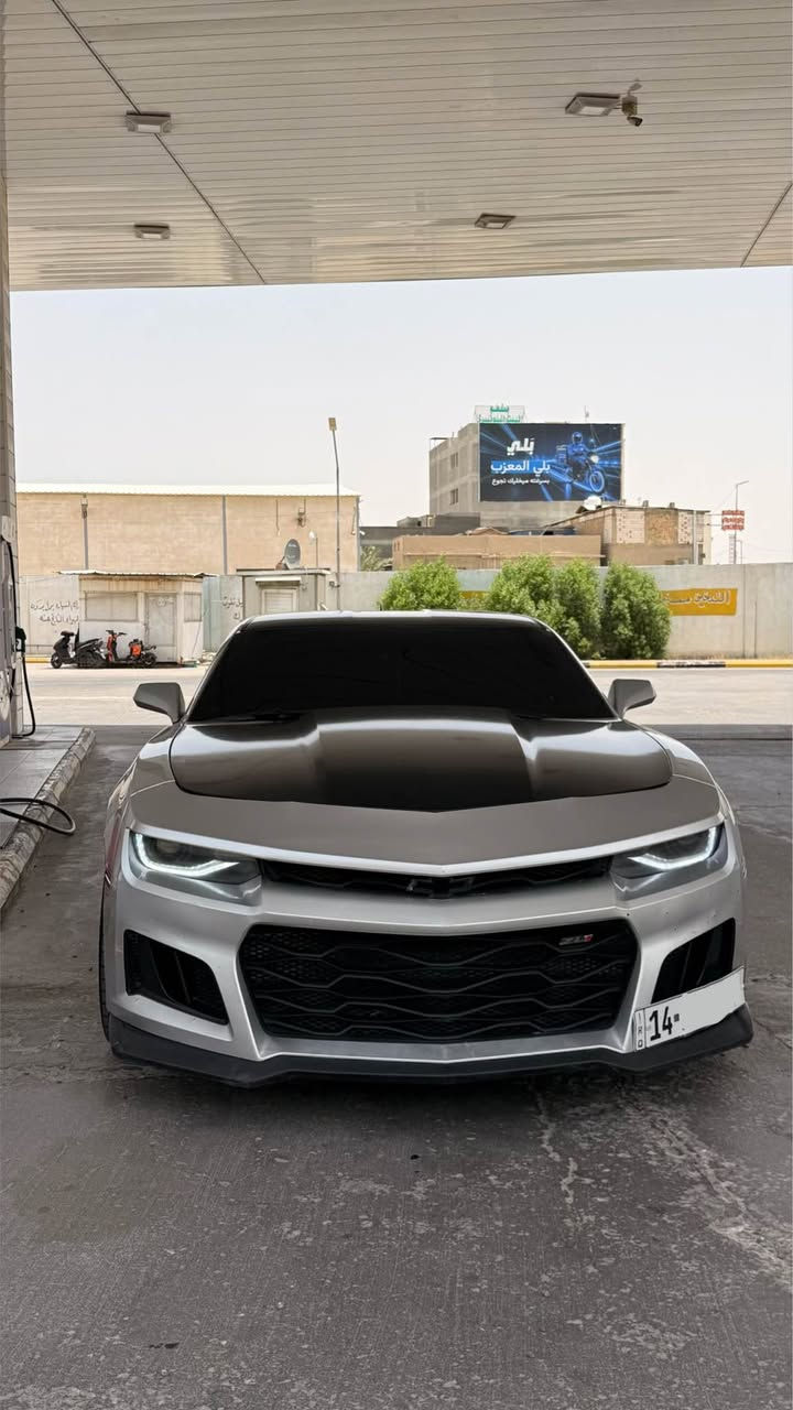 السلام عليكم للبيع كمارو موديل 2015 R/S رقم بصره مشروع وطني تحويل ثاني يوم حادثها جاملغ وباب صفحه اليمنه وصفحه اليمنه مصبوغه كلها فقط بجم كبس ضهر كبس محرك 6 سلندر 3600 مكينه وكير فول تبريد منضومه جديده ثلج كهربائيات كلها كامله غرفه كلش مرتبه حداديه 80% السياره محدثه 2018 تحديث كله اصلي الاضافات والتفاصيل:
شاشه اندرويد كاربلاي اصليه 
كأمره خلفيه
مضخم صوت سماعات (دمام) 
جنح خلفي اصلي من شركه (GM)
زعانف خلفيه
لدات تكساس ابيض
لايتات زنون كلش قوي 
بك لايتات LED سموك اصلي ونادر 
ويل نجمه هم اصلي 😂
شفتات ستيرن+كفرات 
كشنات كهرباء 
بوابات صوت كزوز ينفتح وينسد 
دفيوزر خلفي 
سياره كلش مرتبه ومتعوب عليها من كل النواحي وشرط اي عطل مابيها كلوب واحد ما مشتغل بالعينه كله ع البلاد سبير مالها البلادي ما مستعمل هوه والقاعده والجك سياره كلش حلوه لا تقارنها بغيرها سياقتها ونعومتها مال زيرو السعر 90 وبيها مجال قليل ماتعبجك عوفها اكو غيرها وبخدمتكم 🩵وهذا رقمي *********** مكاني بصره البصرة, العراق
