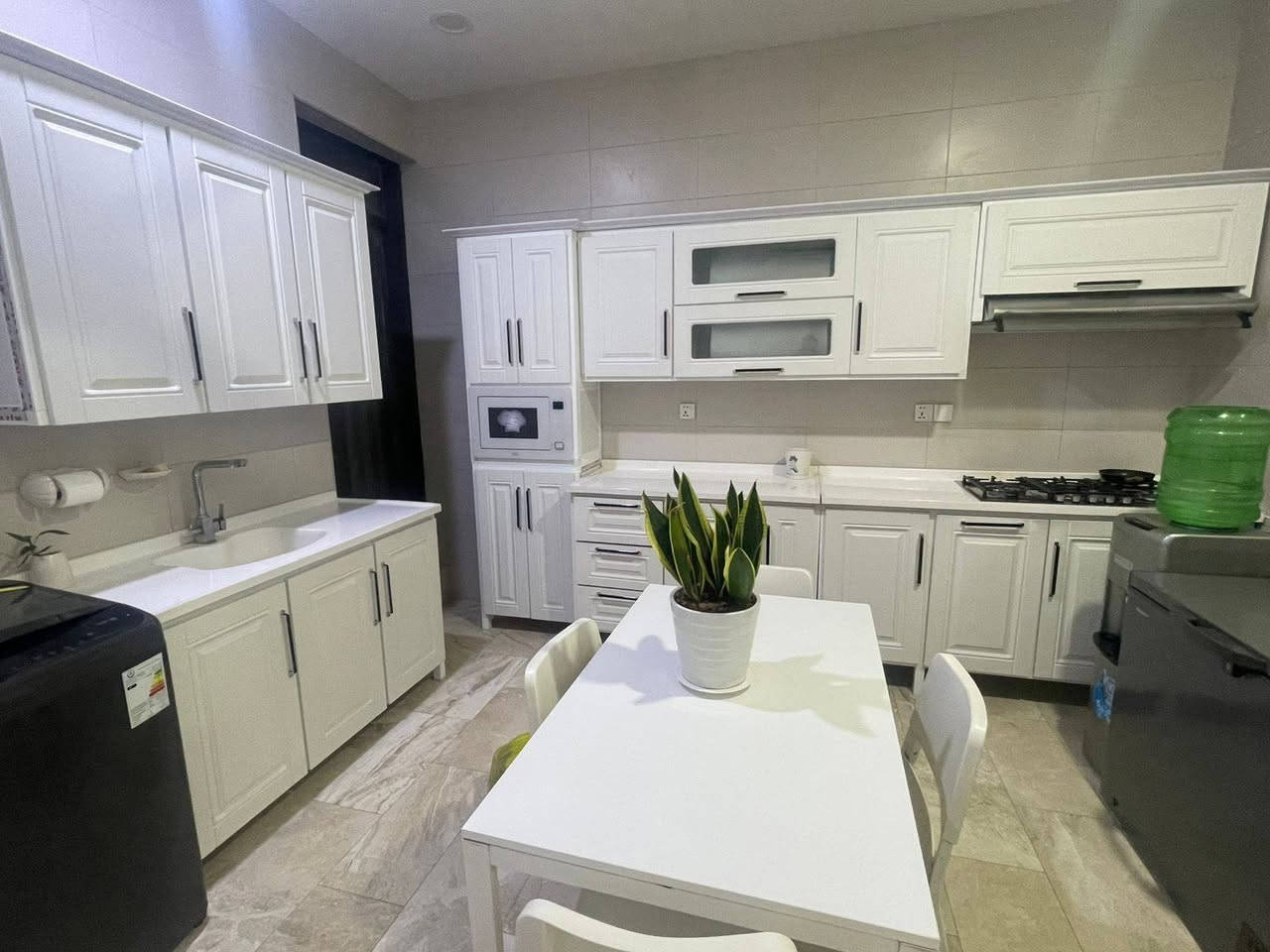 السلام عليكم غراض لبيت جديدات استعمال ٦تشهر عنوان شارع فلسطين شارع الخيمة اتصل عل رقم ***********
