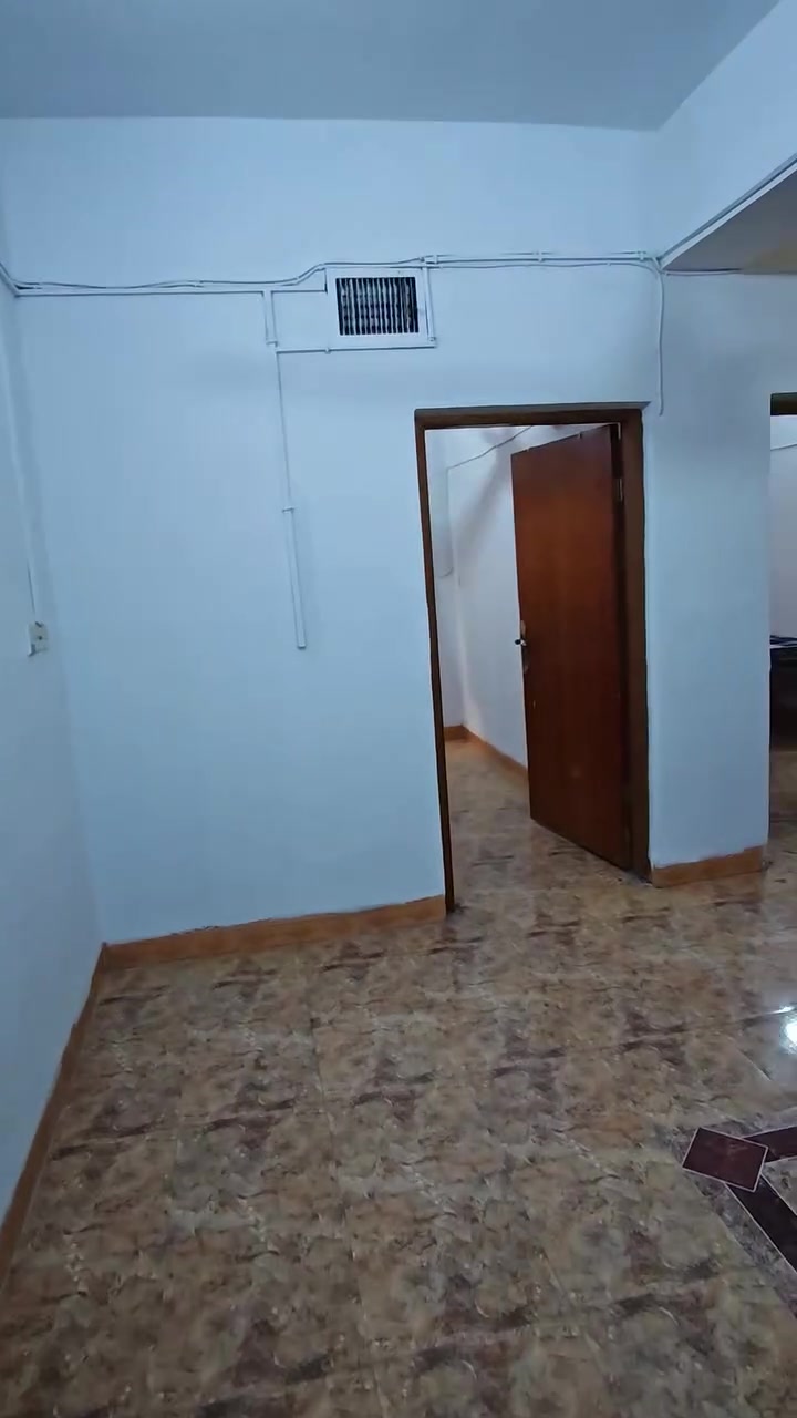شقق سكنيه مؤثثه ومكيفه للطلاب
بسعر 200 الف
غرفه + صاله +مطبخ + صحيات
تتسع ل2 طلاب
وبسعر 300 الف 
غرفه عدد 2 + صاله +مطبخ + صحيات
تتسع ل4 طلاب
حي العامل -المنطقه الاولى - مجاور العمارة الحمراء 
قرب جامعة كربلاء - كلية الطب 
وجامعة السبطين
للاستفسار ***********

