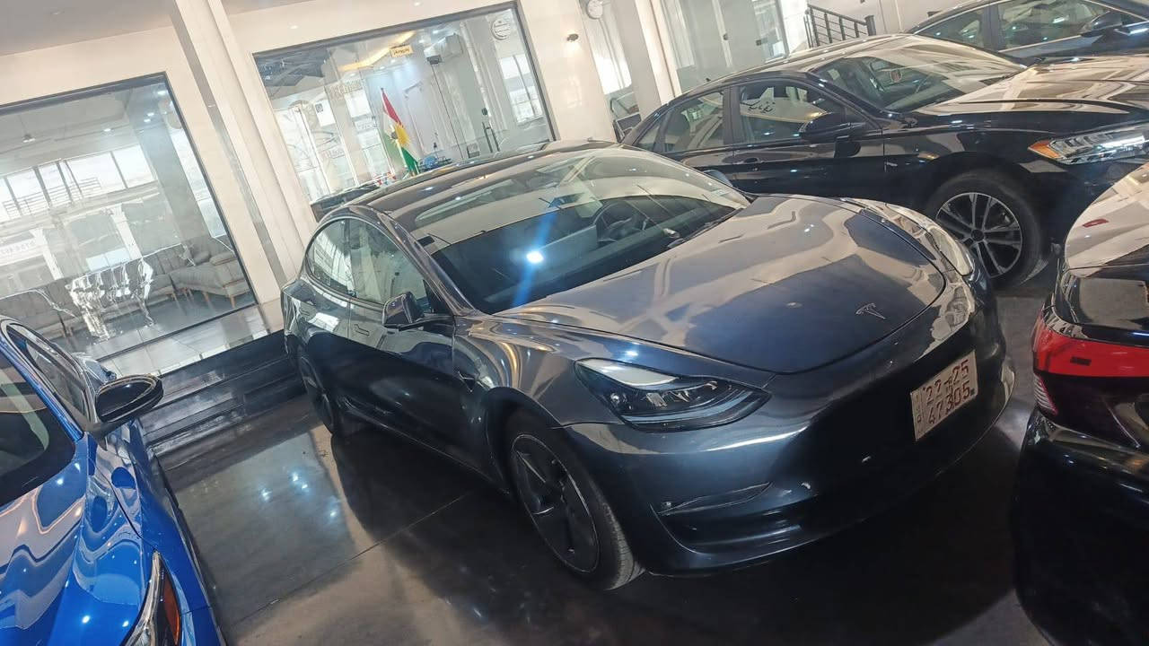 تسلا مودل ٣ للبيع
موديل ٢٣ 

سعرها  ١٥٥ وبيها شويا مجال وارخص من هيج سعر ماكوا كلفتني اغلى والله 

حادثها موضح بالصور كل قطعها اصلية واون لاين 

ماشيا ١٢ الف 
رقم شاصي 5YJ3E1EA4PF678719

رقم كاتي تترقم اربيل ٢٤٠ الف 
عنوان السياره اربيل 

***********
