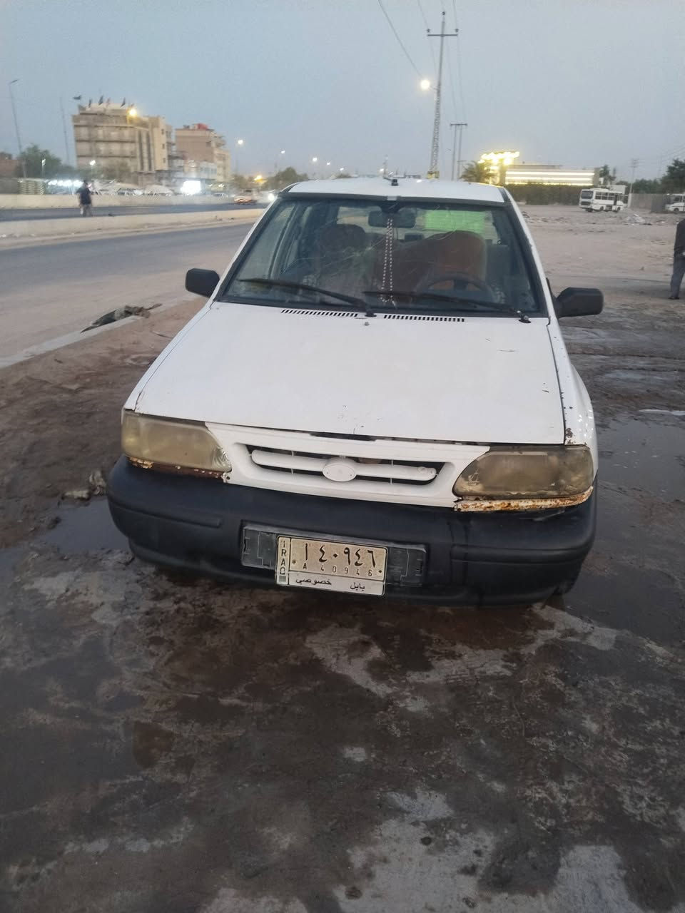 السلام عليكم سياره سايبه لبيع كير مكينه نضاف تخم تاير جديد حداديه جديده سياره خير من الله صول المداور ثاني يوم  السعر 17ورقه هاذا رقم راعيها ***********
