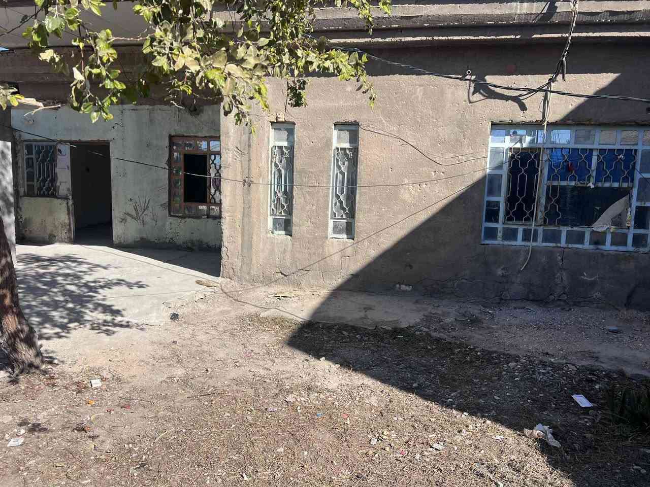 بيت للايجار يتكون من غرفه وستقبال ومطبخ حي العسكري مقابيل الساحه السودان يجاره 250 ***********
