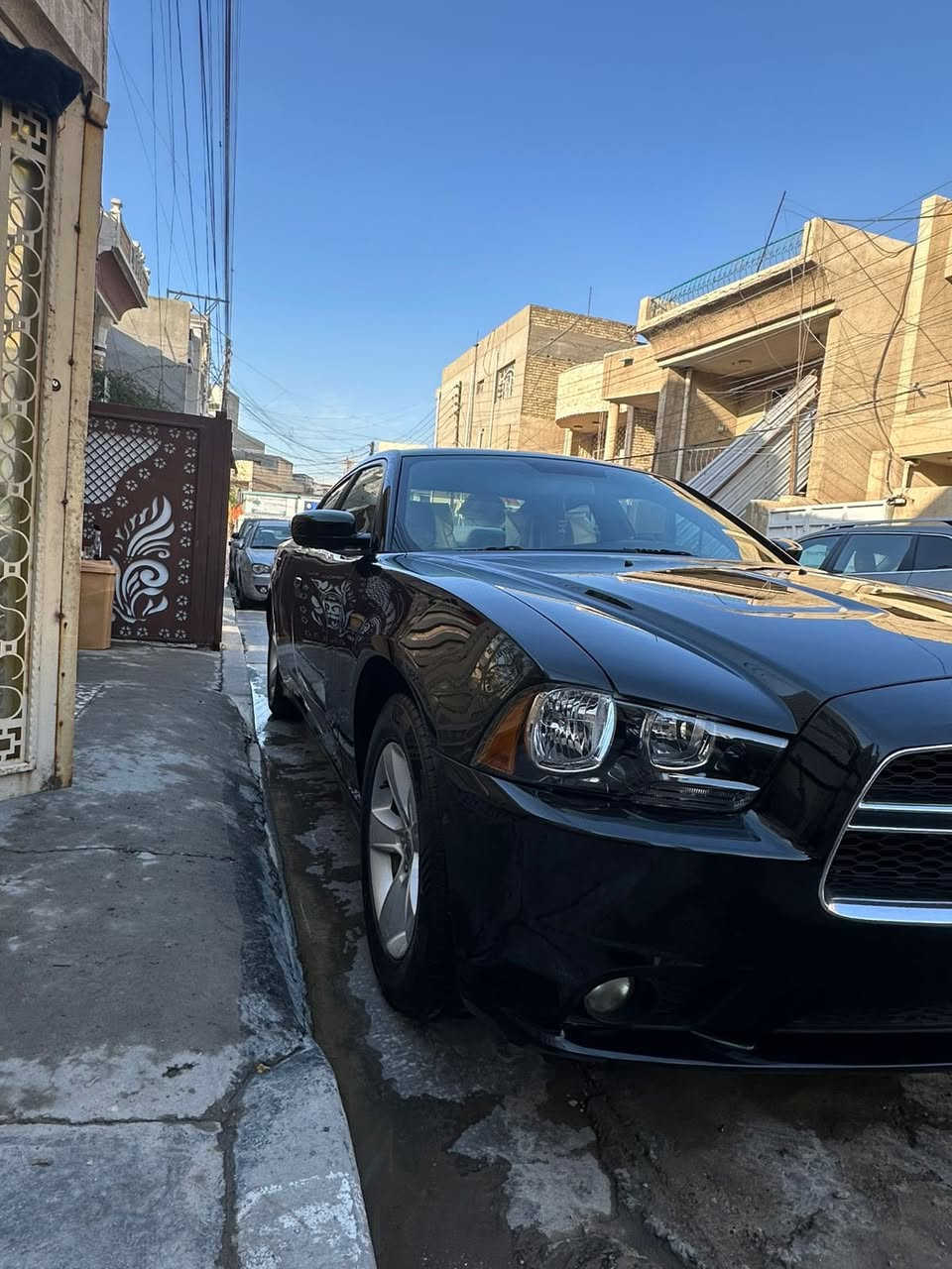 السلام عليكم للبيع فقط جارجر 2013رقم سليمانية بسمي لسيارة  ضربتهة من امريكا جاملغ وباب عكس السايق ولباب الخلفي مرشوش اكلير نفس الصفحة وبيهة بارد الباب الخلفي مال السايق موضح بلصورة لسيارة جاهزة من كلشي مابيهة اي نقص مكينة كير اكسل صدر ما مشتغلة خط ابدد امانة الله مكان السيارة بغداد البياع حي العامل السعر 140وبيهة مجال للشراي هذا رقمي للتواصل ***********
