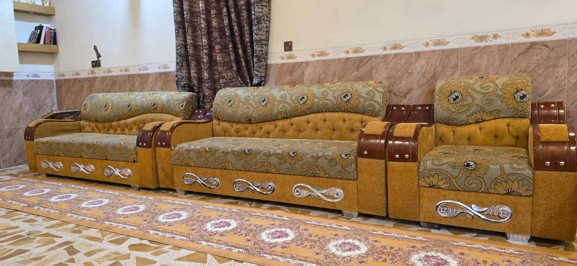 مكلف بالنشر 
تخم ونص 16 مقعد حطاطة اخو الجديد نظيف جدآ سعرة 450 وبيه مجال 
 ***********
