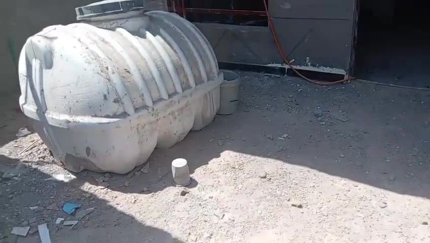 السلام عليكم 
بيت للبيع المساحه 150 غرفتين +صاله +استقبال 
شارع تبليط اناره ليليه كلشي متوفر يمك مدارس مستوصف 
البيت ناقص فقط بورك ورضيه سعر مناسب 
العنوان خان النص تيل 471 الاستفسار واتساب 
***********
