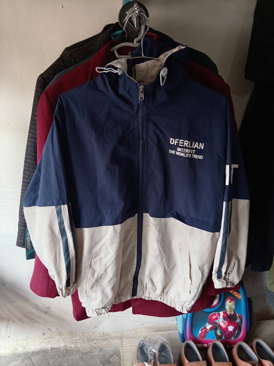 تخفيضات هائلة من محلات أبو علي
#قماصل_شبابية_وولادية_وبناتية ب #٣٠٠٠_دينار فقط
#٣_آلاف دينار فقط 

#العنوان
الشارع المقابل لشارع حسينية أسد الله ومجمع محمد كمال الطبي
#قرب محلات بيع الدجاج والطيور قرب إعدادية صناعة طوز
#مقابل قصابة الرافدين ومكتبة الرافدين وكهربائيات غسان عساف 
#بجوار مخبز عباس ممش


**إذا كنت صاحب هذا الإعلان وتريد حذفه لأي سبب، رجاءا أرسل رسالة إلى الدعم الفني**