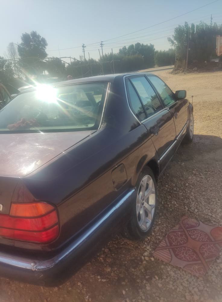 السلام عليكم سياره بي ام 730 للبيع رقم واسط انگليزي سنويه لل 2030 اداورلك بنفس اليوم السياره حلوه ترايها حلو محركها بي لاستيك ولف بدايه مو تبخير مستمر يعني مابي شي گيرها جديد تخم تاير ناظه 80 بالميه ويل كب عنكبوت غرفه جديده كهربائياتها كلها شغاله ترايك للبصره سبير ويل كب السياره مابيها ضربه سعرها ب55 وبيها مجال لشراي وترهم مراوس وهذا رقمي بي واتساب ***********/*********** السماوا, المثنى
