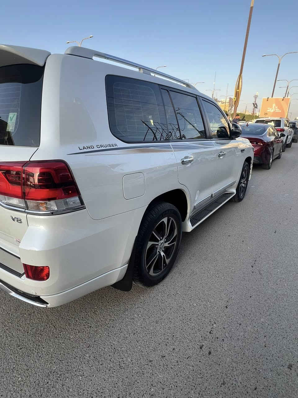 السلام عليكم لاندكروز  2017 ماشيه 140 مكفوله 8 سلندر فول مواصفات السعر  4 شدات 80 ورقه ***********
