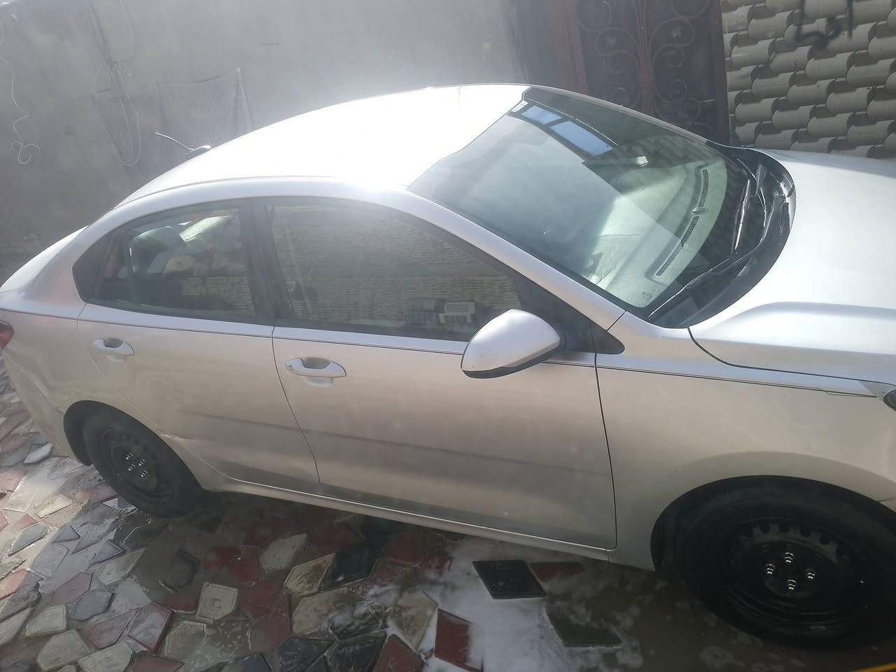 كيا ريو موديل 20 معوقين باقي سنه وشهر صير حره وارد امريكي رقم قادسيه ضربة بصيطه من جهت الجاملغ الايسر وبيه بارد بصيط جداً وكاله من المالك حصرآ التفاصيل الرقم *********** بيع مستعجل السعر 95
