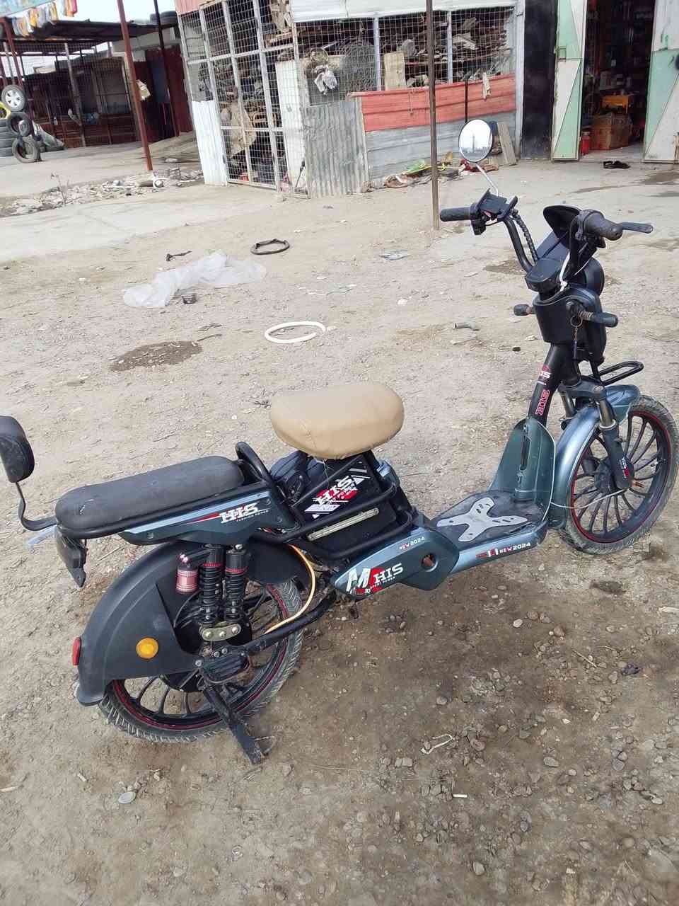 السلام عليكم للبيع دراجه شحن بطاريه مو شي كمله شغله شاشه بلوتوث شحنه جديده كهربائيات  كله كماله ما بيه نقص السعر 150بيه مجال بصيط مكاني مقبل منشه نصر ***********
