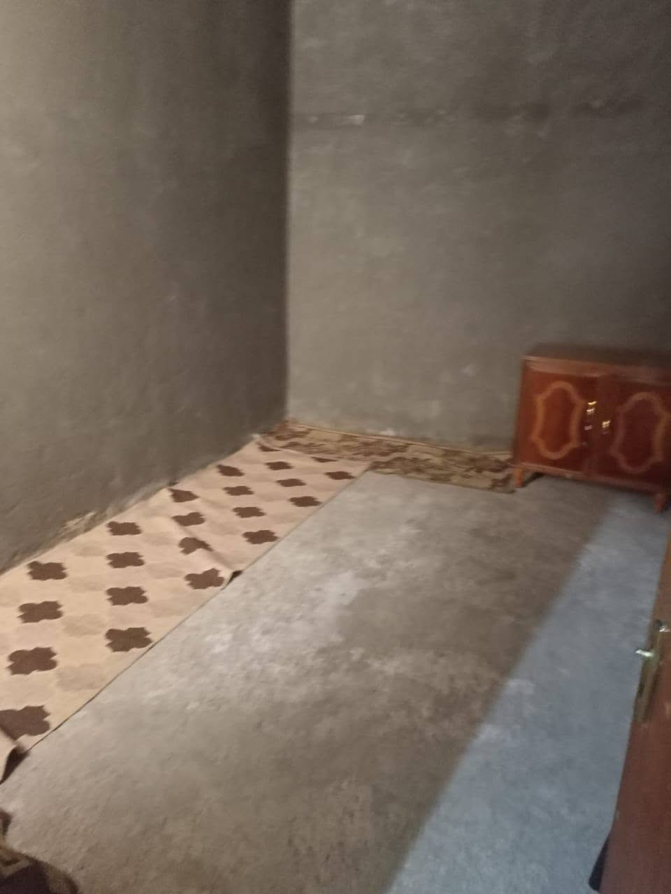 دار زراعي مساحة, 150 م غرفتين نوم صاله واستقبال ومطبخ وصحيات داخلية وخارجية العنوان حي الحكيم لتفاصيل أكثر مراجعة مكتب دلالية الربيعي قرب علي امير او اتصل ***********
***********
