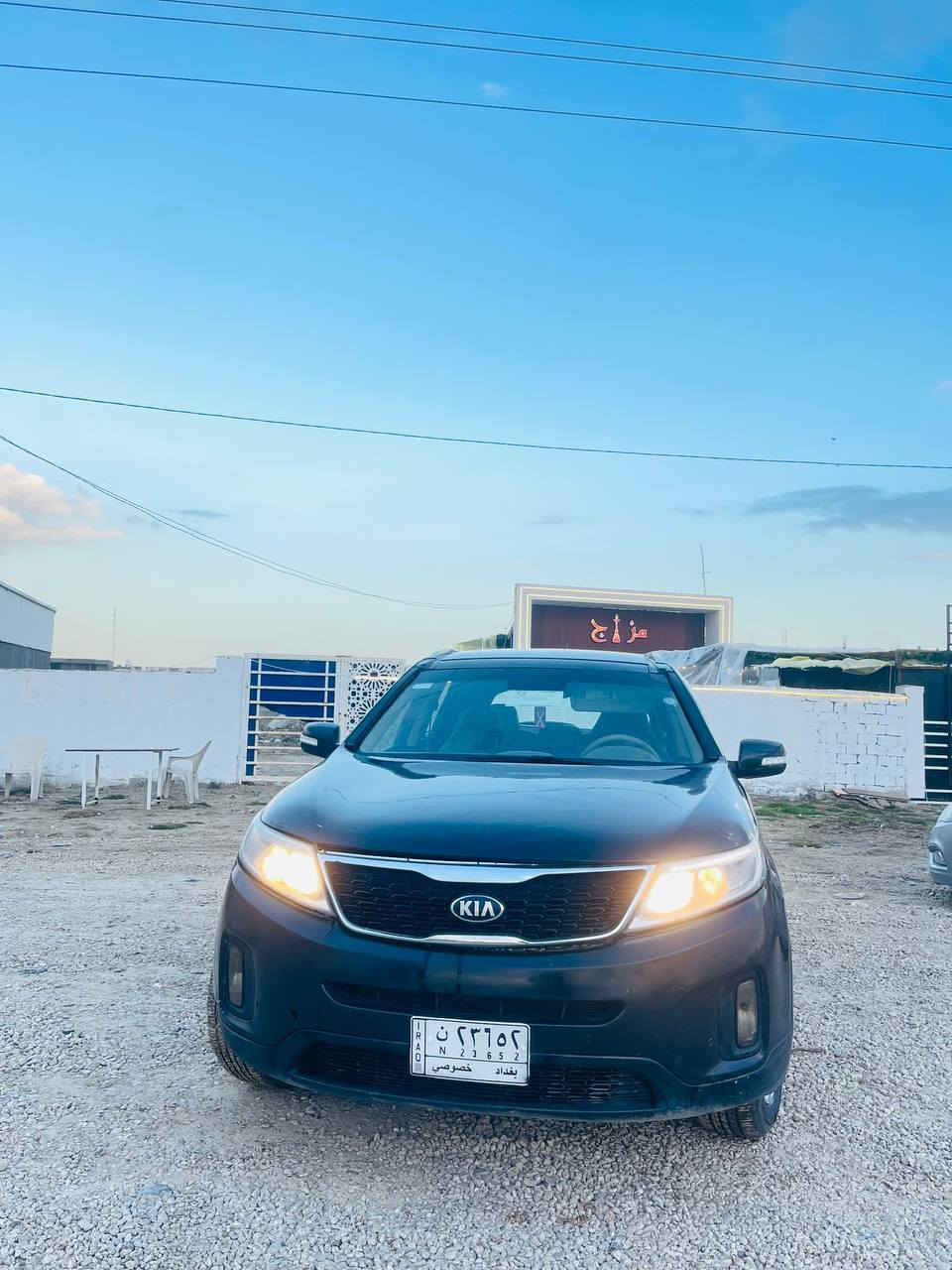 السلام عليكم
 كيه سورنتو وراد امريكي فول و1/1
(6)سلندر 

الموديل (2015) 
 لون اسود الرقم  (بغداد ) 
7راكب 

الموصفات
دخول ذكي بصمه دخول تشغيل بصمه
أشاره بل مرايه المري شفط
أناره لد داخلي ع أربع أبواب 
دوسه ترحيب 
مقاعد جلد تدفه تبريد 
مقاعد كهرباء 
7راكب 
3قطع تبريد
بنرامه
ليت عدسه ولد 
بك ليت شمعه ولد 
حساس امامي حساس خلفي

مصبوغه حزام أثر شخوص فقط مكفول تكم دواخل شواصي كفاله
السعر 130 وبي مجال بسيط 
لاستفسار اكثر اتصل ***********
