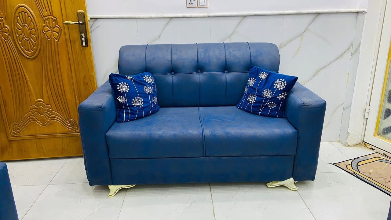 تخم للبيع 10 مقاعد نضيف وحلو لون ازرق حبري كامل للبيع مكان كربلاء رقمي للتواصل متواجد واتساب وخاص ***********
