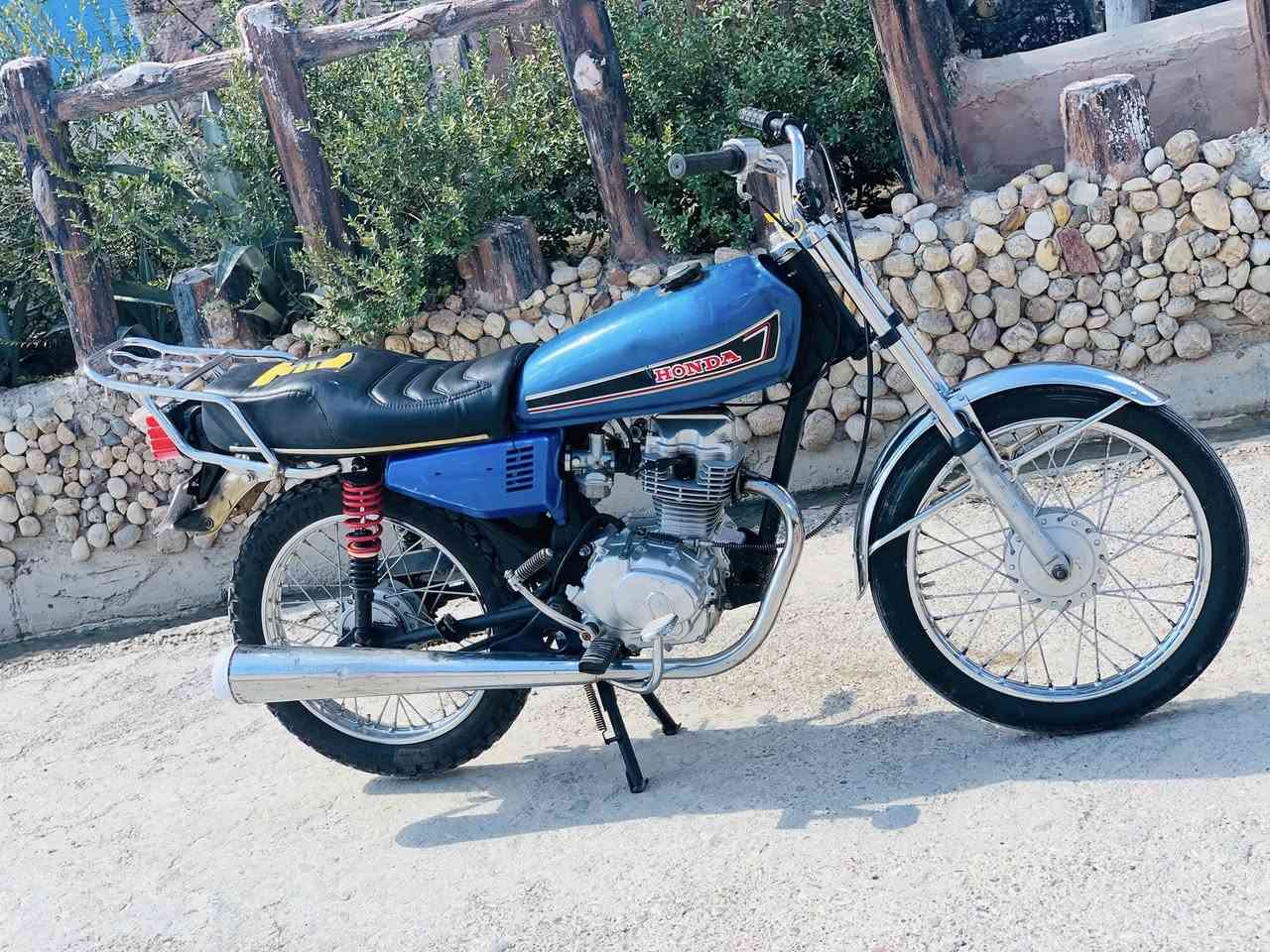 دراجة للبيع السعر 250 وبي مجال.       💁***********
