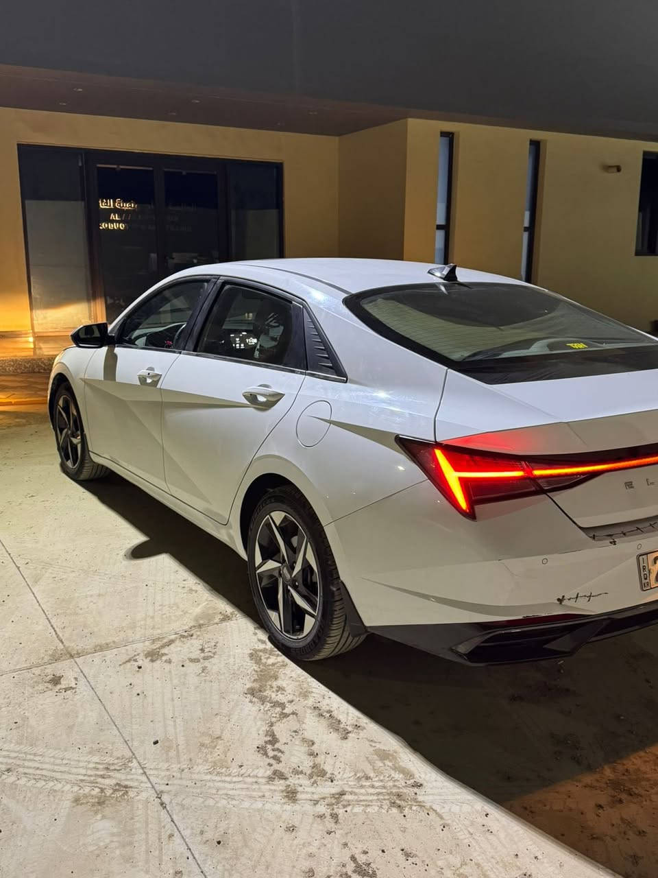 السلام عليكم
النترا لبيع موديل ٢٠٢٣ وارد خليجي السياره فول ١/١  مكينه ٢٠٠٠ 
للاستفسار ***********شراي اتصل مو شراي لا تتصل 
مكان السيارة بغداد بسماية
