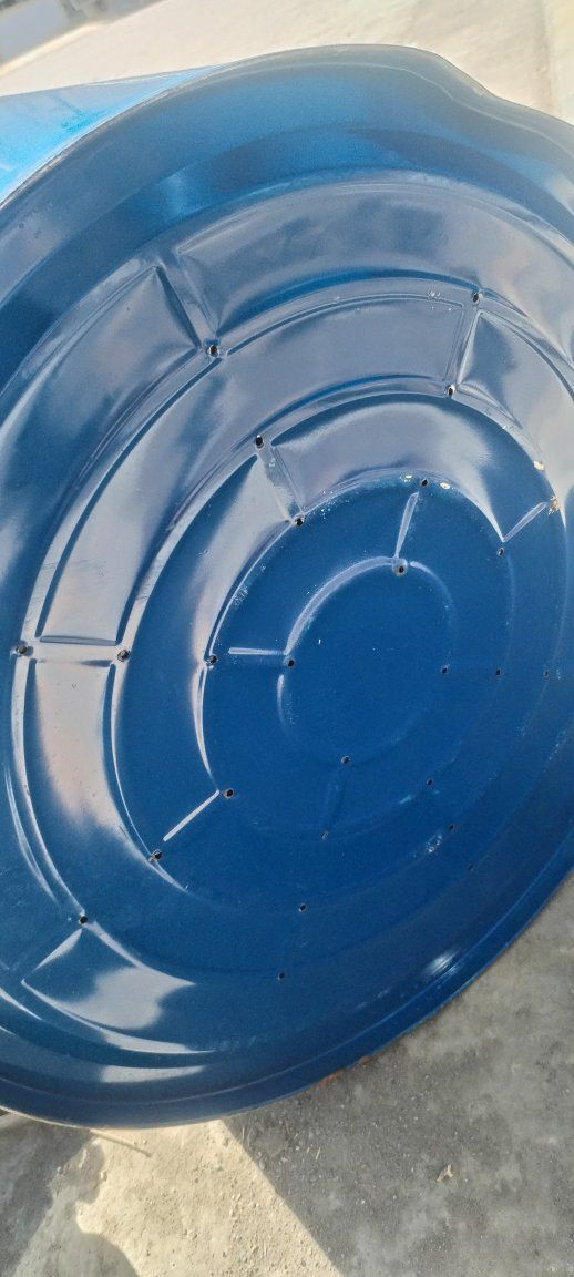 سلام عليكم. عندي براميل ٢١٤ لتر  كمية كبيرة سعر البرميل الواحد ٥٠٠٠ دينار. العنوان كركوك  الحي الصناعي القديم.. هاتف. ***********
