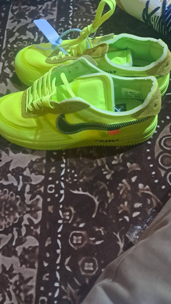 احذية نايك   ادداس  متنوعة السعر ٢٠ الف . خدمة توصيل
هـ.
***********
