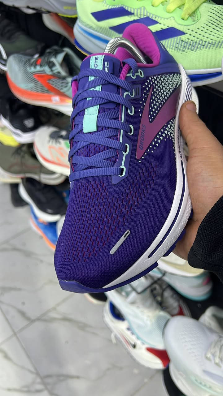 بروكس اورجنال غير مستخدم قياس 42 طول القدم 27 سم للاستفسار واتساب وبعد اكو موديلات من قياس 37 لحد قياس49 
 ***********
