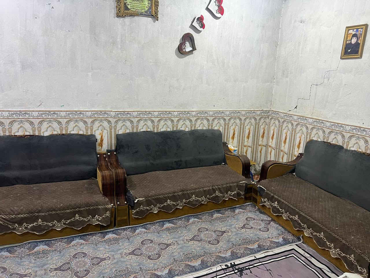 سلاح عليكم بيت للبيع بل دوانم خط اول موقع الدار مقابيل الجبلونات مساحت البيت 240 ***********
