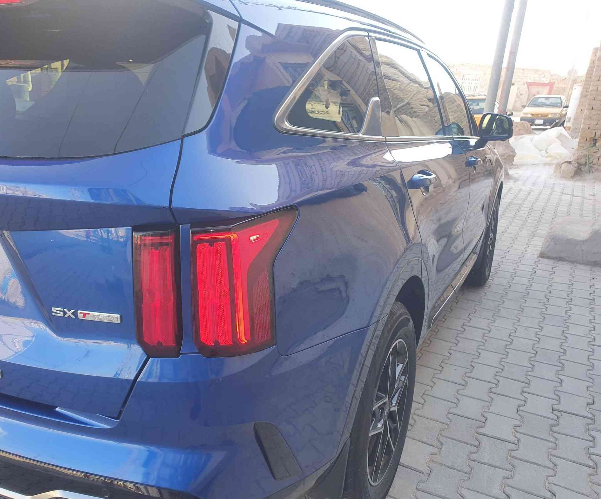 السلام عليكم.  سورنتو امريكي موديل 2021 أعلى فئة فول مواصفات
محرك 2500 تيربو. 

خمس كاميرات 

داخل VIP 

ثلاث قطع تبريد.

  كشنات أمامي كهرباء وتبريد تدفئة 
كشنات الخلفية تدفئة  

بانوراما. فور ويل .SX.TGDI..AWD 

داتاشو.  . قيادة ذاتية وتحديد مسار.  

حاكيه بين السائق والركاب. . رادارات من كل الجوانب. 

تدفئة استيرن.وضعيات قيادة ومنحدرات..

تشغيل عن بعد . 

بصراحة السيارة بيهاا اهواي مواصفات.  ضرر السيارة تبديل بنيد بلادي نفس اللون ودعاميه.. صور الضرر مرفقه بالمنشور. السيارة ماشيه 94 الف كيلو مو ميل  رقم أربيل وكاله بأسمي. 

***********

***********
