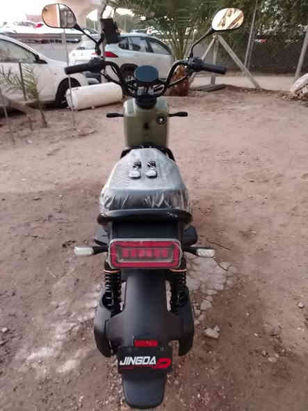 السلام عليكم دراجه شحن Papy Apiche شركة jINGDA جديده جدا بعدها بلزكات الشركه. بطاريات كبار دبل عدد 5 . ثلاث سرع سرعتها ٩٩ بالشاشه حقيقي ٧٠. بريك امامي وخلفي بالمكان دهن  دسك قرص صلب. بلوتوث.  السعر ٥٠٠ الف. مكاني بغداد  *********** اتصال أو واتساب
