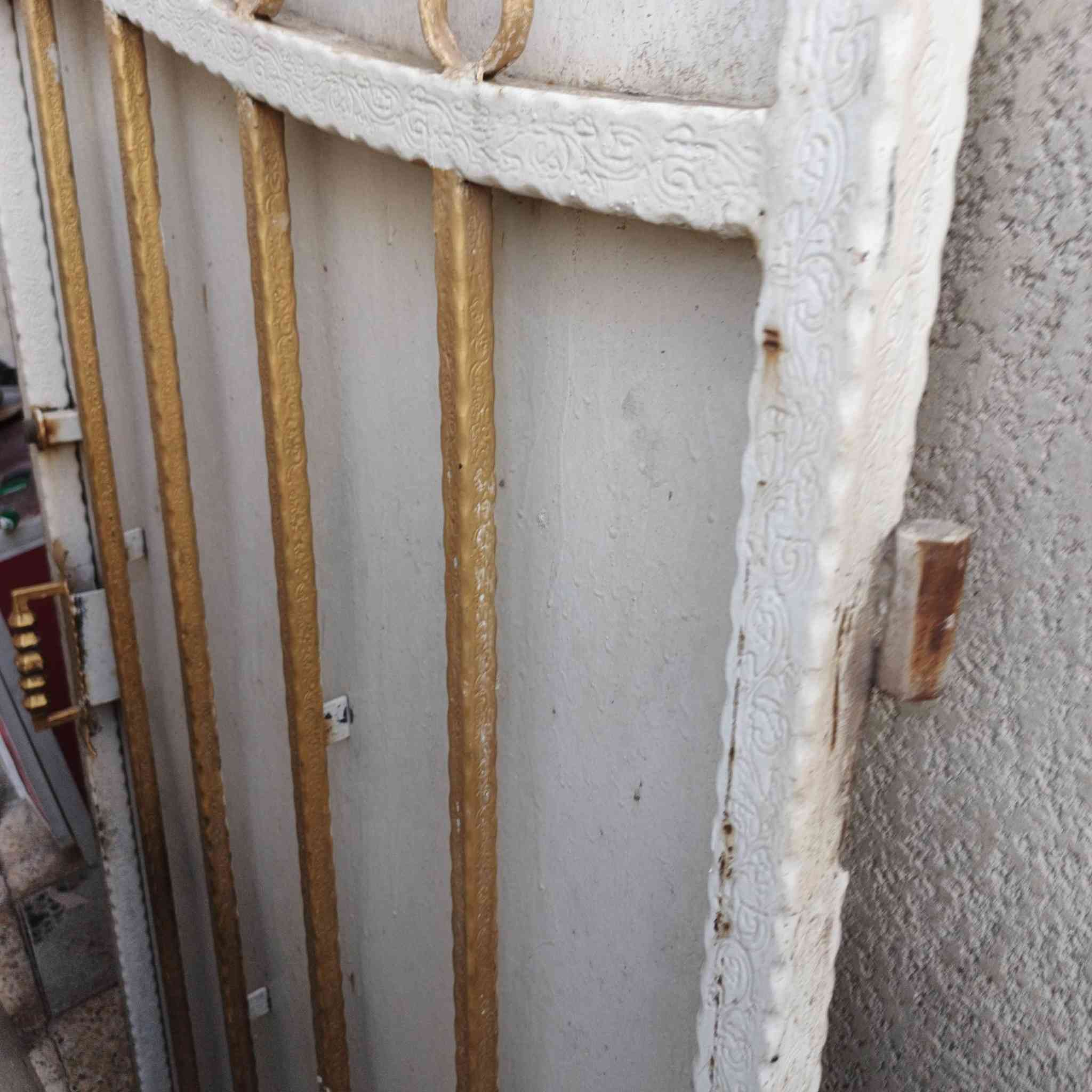 سلام عليكم باب حديد سلايت للبيع قيم بما يرضي الله عنوان بغداد
رقم ***********
