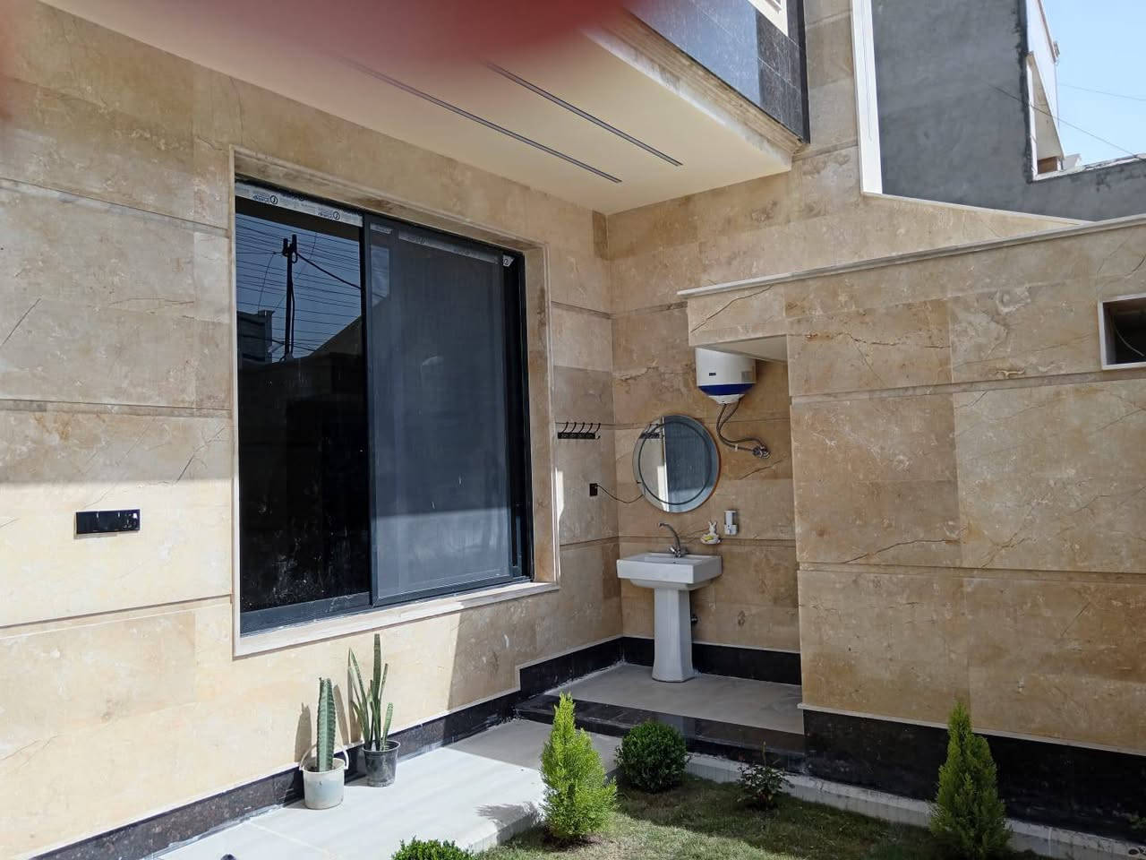 اعلااان مميز جدا vip🔥🔥🔥😍♥️📢⛺
دار للبيع في #الغزاليه

مساحه 240م 
بناء حديث درجه اولى 2025
يتكون من 

6غرف نوم 

صاله داخليه 

استقبال كبير

مطبخ حار بارد
صحيات عدد4

بيتونه كبيره
سطح 
حديقه 
الموقع مدير الأمن مربع الطاقه وشارع بعرض 15م موقع جدا مرتب وهادئ
 
لاستفسار 
***********
