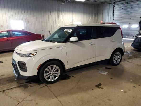 السلام عليكم كيا صول موديل٢٠٢١ وارد امريكي كلين بدون حادث فقط علامات الكيا مفقودة وقفل ستيرن السيارة مكفولة من الدعامية للدعامية ماشية ٦٠ميل نوع المكينة دوش المرغوب حجم ٢٠٠٠السيارة نظيفة جدا جدا المكان المشتل(( السعر ١٦٥ $ورقة))وبيهه مجال للاتصال*********** بغداد
