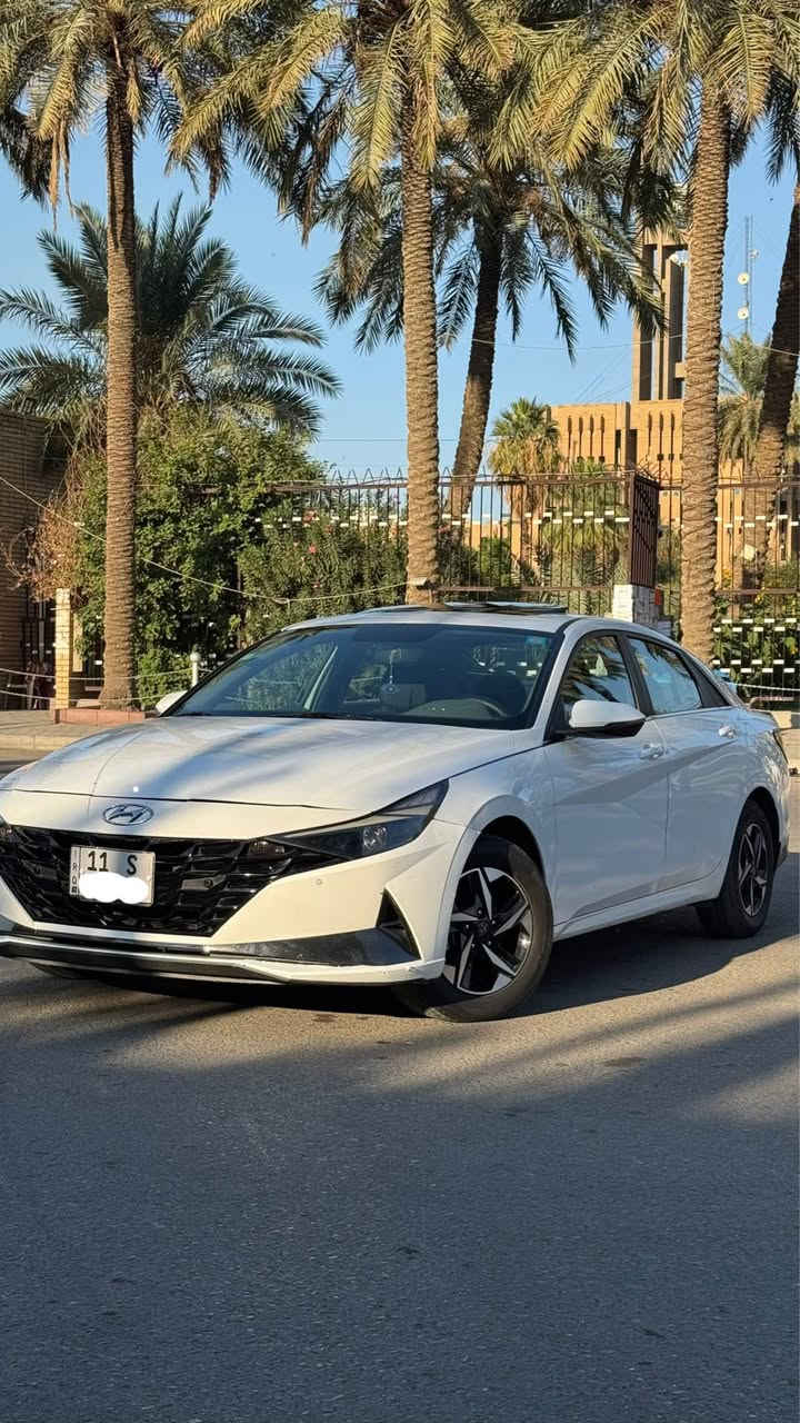 🚘 للبيع النترا 2023 خليجي 🚘
🔹 اللون: أبيض
🔹 المحرك: 2000cc
🔹 وارد خليجي
🔹 كير AT المرغوب
🔹 الممشى: 80 ألف
✨ فول مواصفات: 
✔️ فتحة سقف 2 طكه
✔️ بصمة وتشغيل عن بعد
✔️ حساسات أمامية وخلفية
✔️ نظام ترحيب
✔️ مرايا شفط
✔️ شاشة أصلية تدعم Apple CarPlay و Android Auto
✔️ 3 وضعيات قيادة (Eco / Normal / Sport)
✔️ نظام ABS
✔️ تبريد ثلاجة قطعتين
📌 السيارة بانزين محسن بالكامل
📌 الدهن كله أصلي
📌 باتري جديد
📌 مكفولة محرك وگير
🔧 الملاحظات:
باب خلف السايق صبغ
الجاملخ الخلفي عكس السايق صبغ
بارد بلبنيد شوية
رصعات خفيفة بالدواسة
بيها دواسة بسيطة تحت باب السايق 
💰 المطلوب: 165 وفيها مجال للشراي
📍 المكان: بغداد - حي الجهاد / حي الحسين
📞 *********** بغداد, العراق
