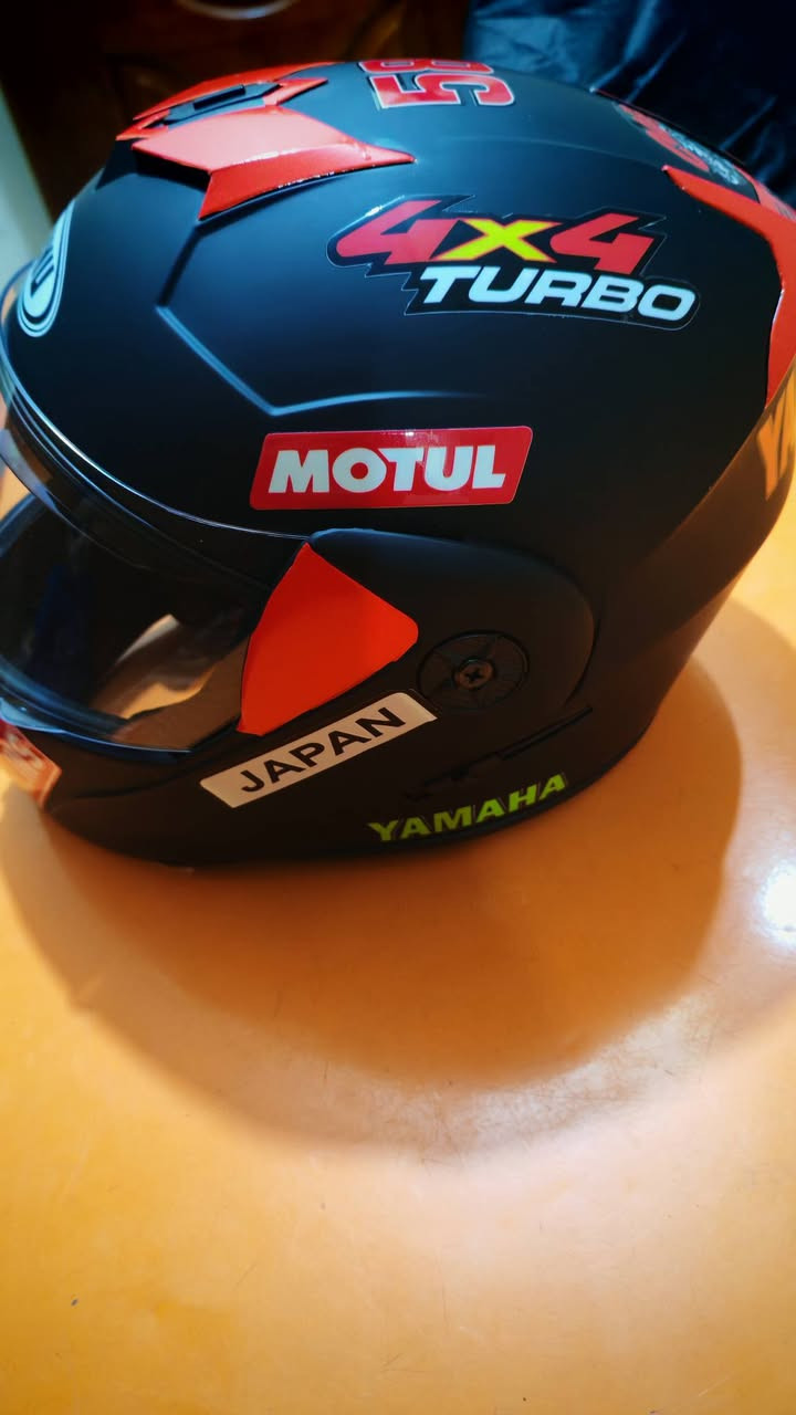 السلام عليكم 
متوفر خوذة اصلية امزون جديدة غير مستخدمة يشهد الله عليه بعد بلوك 
تجي اسود طافي واني موشمه 
قيم سعرهة بما يرضي الله
للأستفسار اتصل على الرقم ***********
واتساب هم موجود
