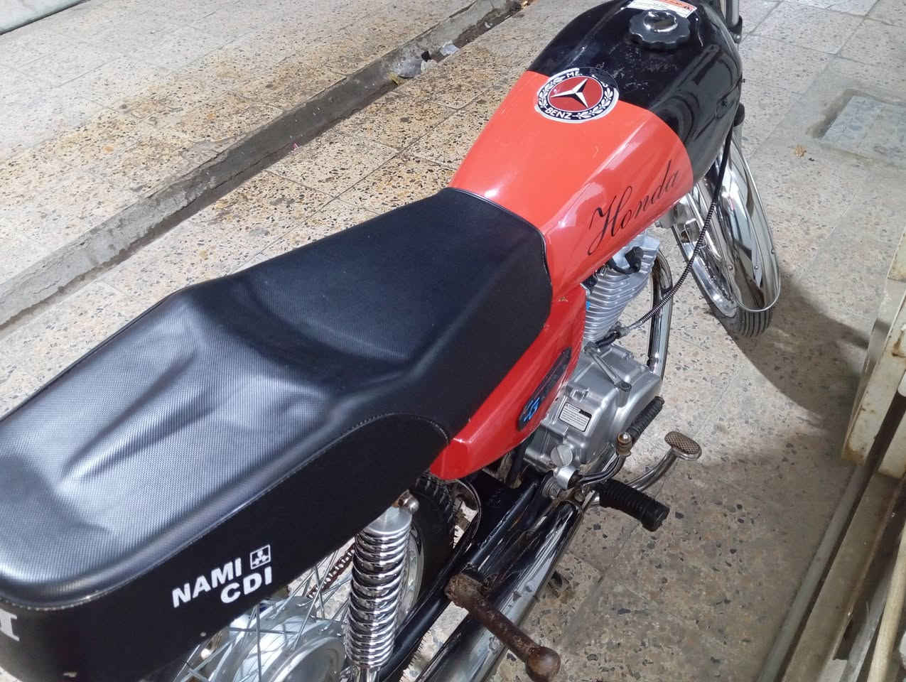 سلام عليكم دراجه نضيفه مكان ميسان حي شهدء مكينه اخير من الله  تعال و شوف بعينك بدون وراق و مكفوله كفاله شتريد حاضر سعر  ٨٥٠ و بيه مجال قليل 
***********
