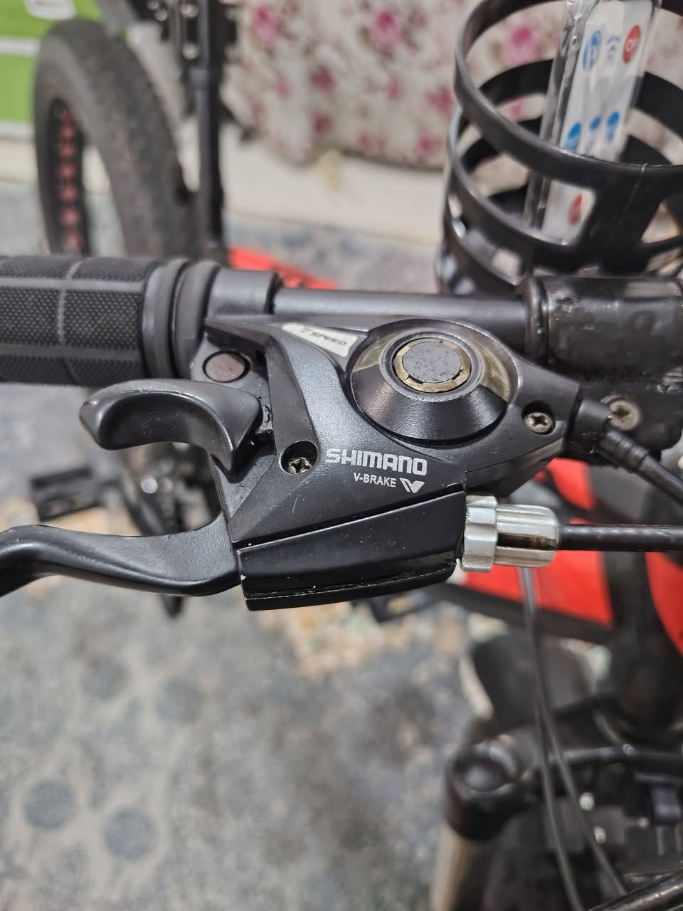 السلام عليكم حجم ٢٦ دبابه يتحمل اوزان عاليه حيل نظيف مستعمل اسبوع فقط العكرب والبريكات ماركه شيمانو سرج طبي دبل امامي وخلفي حيل مريح بالسياقه وخفيف قيم بل يرظي الله واكو توصيل ***********
***********
