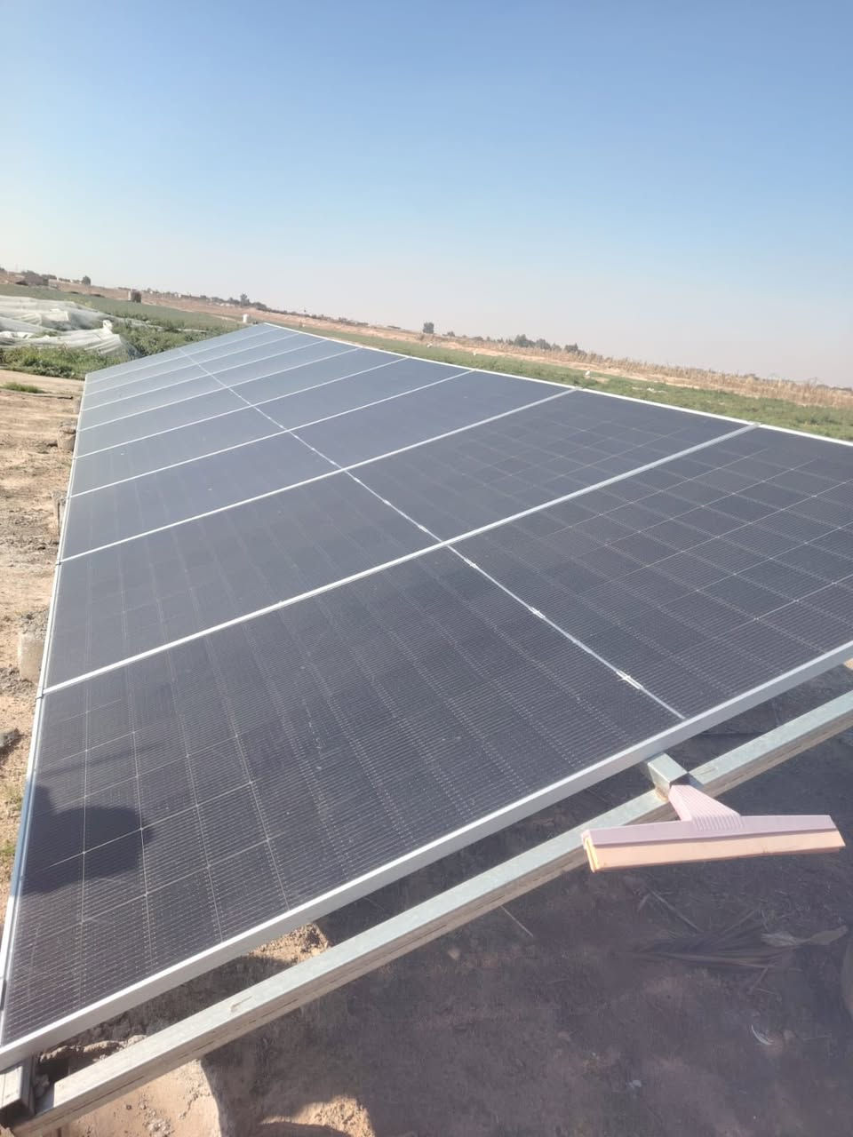 سلام عليكم 
طاقه شمسيه للبيع نضيفه كلش استخدام قليل 
17 لوح كامله هيه وجهازها 
تشغل غطاس 10 حصان 
مكانها خان النص عمود 527 بالذبه الثانيه 
للاستفسار ***********
