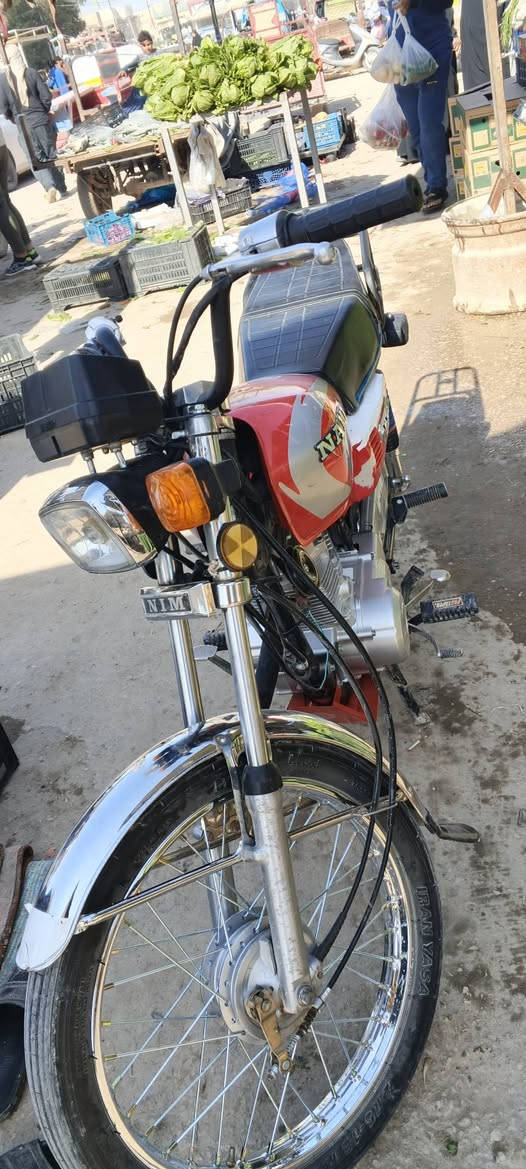 سلام عليكم دراجه للبيع مستعجل على بيعه شاصي 16 غراض كله جديد صارله شهر معمره دراجه بالحقيقه احله من صوره ***********
