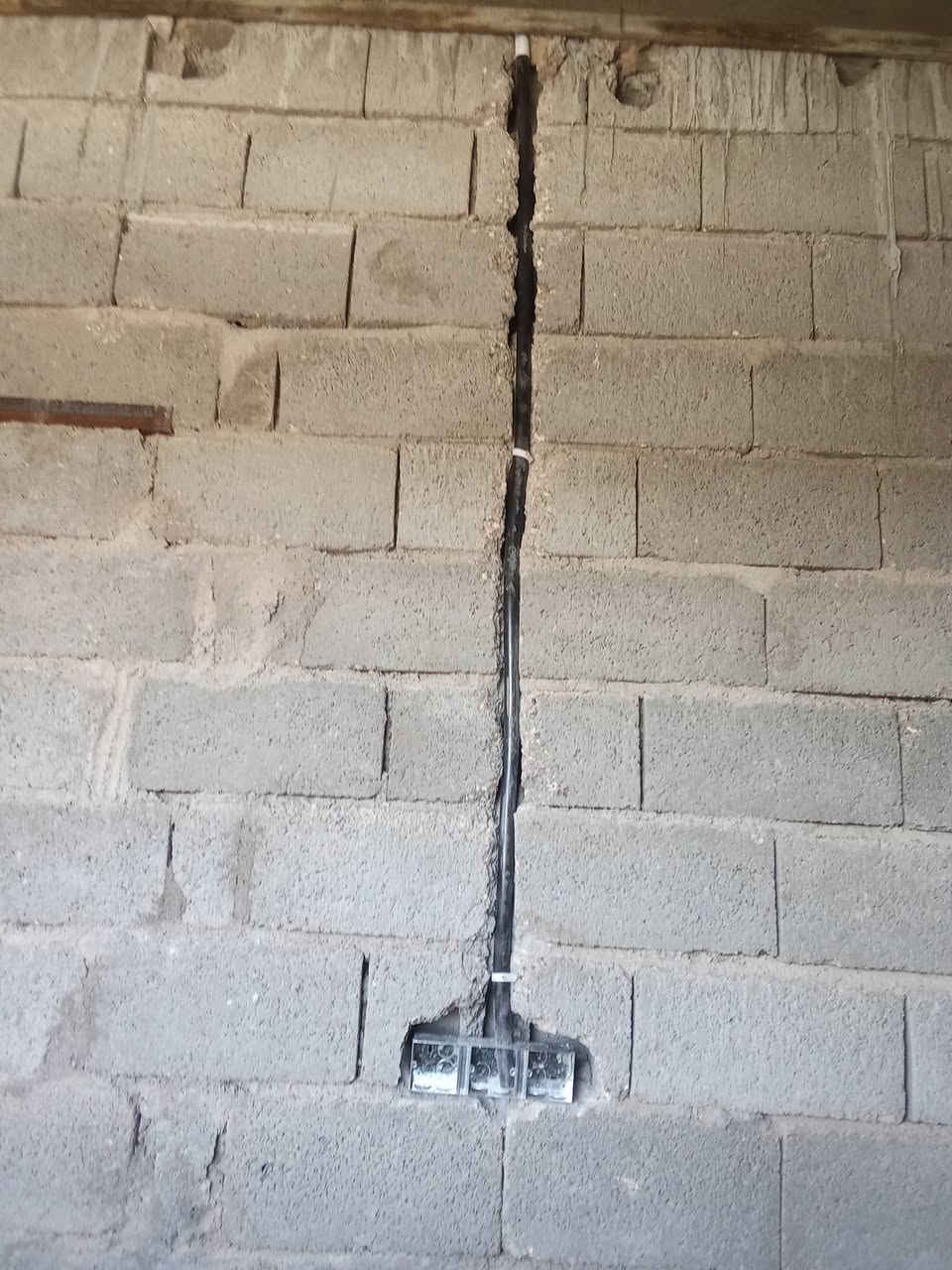 تم الحمدلله حفر بيت نزالات كهرباء في قضاء الرمانه على مكينة ودريل مواعيد مضبوطة ودقة في العمل بأسعار مناسبة الي  عنده حفر نزالات كهرباء يتصل على الرقم ***********
