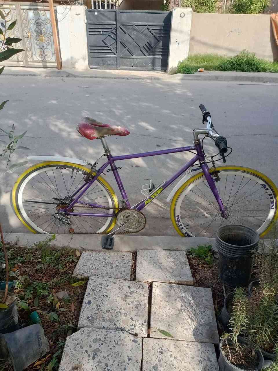 سلام عليكم بايسكل. C700للبيع البايسكل شوفت عينكم اي نقص ما بي البايسكل رايدة 100وبي مجال حك الجية ***********واتساب فقط
