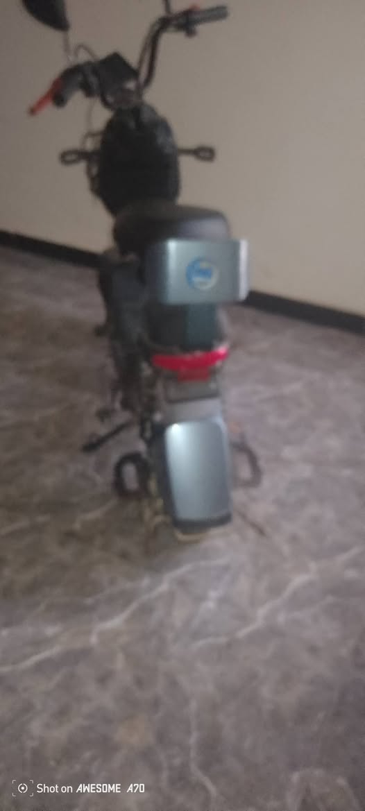 السلام عليكم تحيه طيب للجميع دراجة شحن حجم 14 موديل 2025عطلانه عوزه ملف ب25 الف المواصفات 
اربع بطاريات انضاف 
هورن
لايت علي ناصي 
تايرات انضاف 

شاشه تقره اعطال يعني شيعطل عندك تطلع بالشاشه الشاشه 
واير بيها مايع بس اشاير 3 وحده ماكو إذا اشتريت لها وحده كلهن يشتغلن السعر 150 قفل 
مكان بغداد النهروان التواصل واتساب خاص
الرقم /***********
