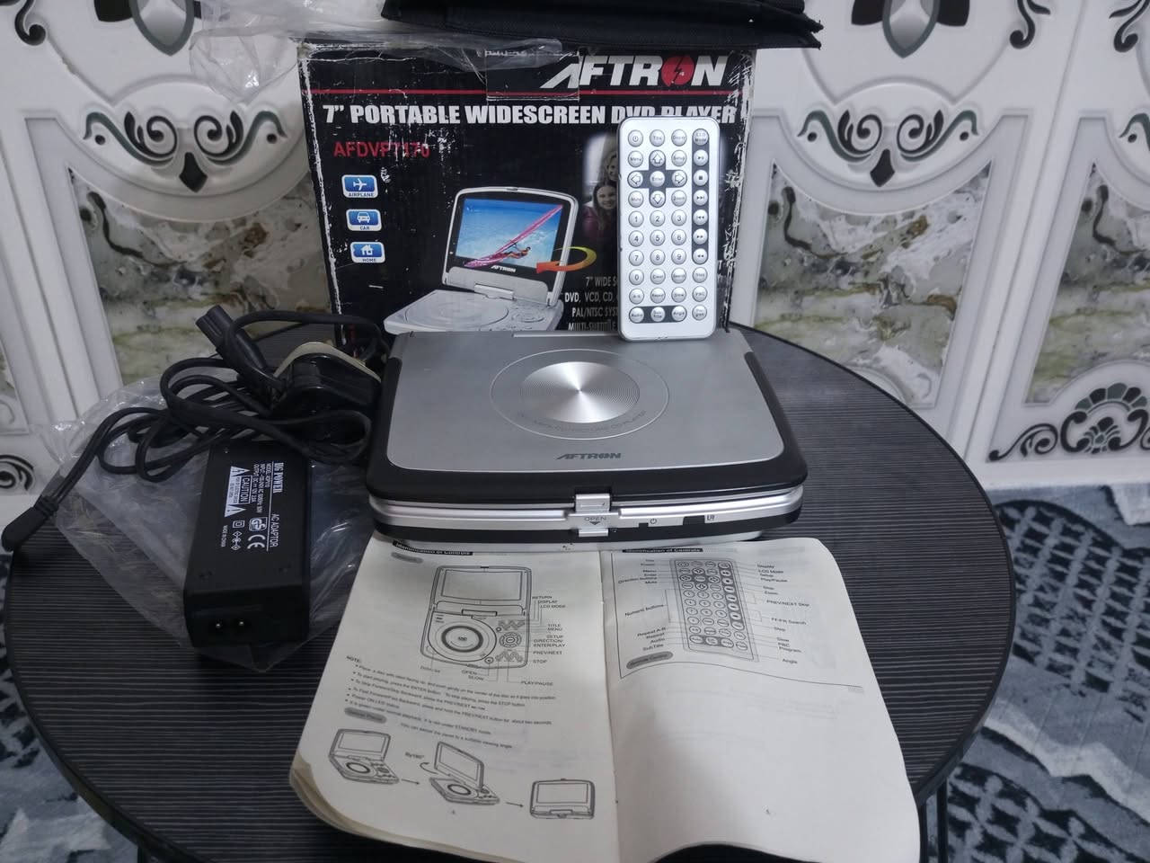 ديفيدي دفتري ومشغل جميع الأقراص  باله مستخدم قليل. يعمل شحن وكهرباء مع ملحقاتها كامله...شغال بالكامل. يعرض على الشاشه الخارجيه . ويعمل على الستلايت أو اي جهاز خارجي....تربطه عليه.....شاشه متحركه تنطوي 180درجه ...مع الكارتون والحقيقه مالته.. فقط يوجد ضرب خفيف بالشاشه ..بس ماياثر على عمله .مثل واضحه بالتصوير... السعر 35الف  باقي التفاصيل مراسلة الصفحه


**إذا كنت صاحب هذا الإعلان وتريد حذفه لأي سبب، رجاءا أرسل رسالة إلى الدعم الفني**