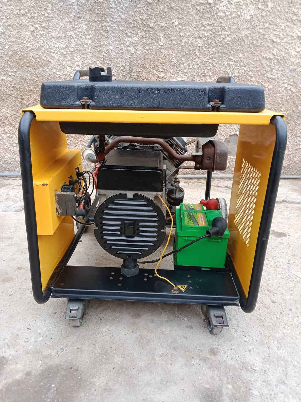 مولده اقصى بانزين يابانيه
2 بستم 10 كيفي 40 امبير ابلاديه باتري جديده صوتهه كلش هادء تشتغل سلف وهندر بعدهه ابلاديه عل وضع الشركه السعر💵 مليون وربع 
📱
***********
***********
