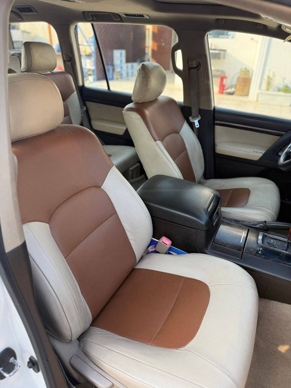 سلام عليكم لاندكروز موديل2010 رقمها بغداد بسمي الدعامية الامامية والخليفة مصبوغات وبيها شوية صبغ بل صندوك يم العلامة مكان السيارة بغداد شارع فلسطين الرقم للاستفسار ***********
