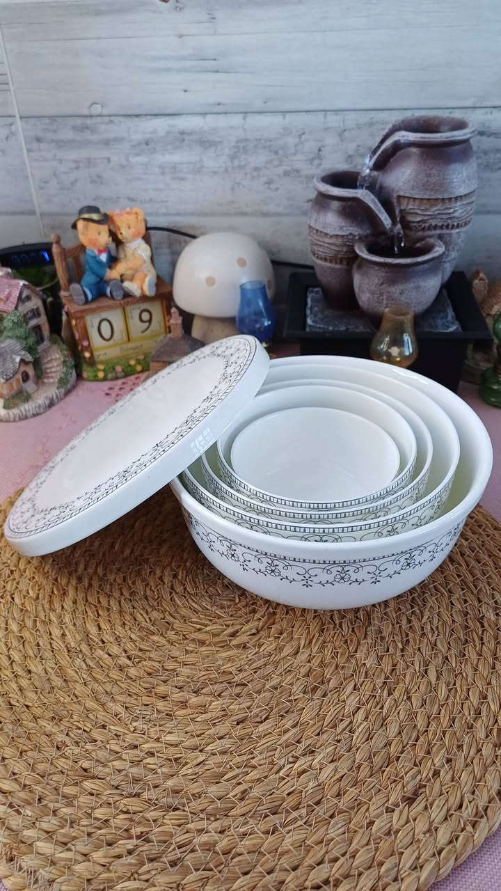 💖 جمااااال الابيض المطعم بالفضي الامع 💖💖💖
سيت كاسات متدرجة من الاكبر للاصغر مع غطا للكاسة الكبيرة العدد ٥ ومع الغطا ٦ قطع ب٦٠٠٠
مع ٢ مثارد ايضا ابيض مطعم فضي لامع ثنينهم ب٤٠٠٠ فقطط 
الي يعرف بالماركات راح يفهم جمال هذه القطع الانيقة الفاخرة 🦚🦚


**إذا كنت صاحب هذا الإعلان وتريد حذفه لأي سبب، رجاءا أرسل رسالة إلى الدعم الفني**