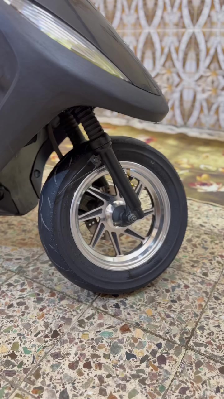 سلام عليكم
دراجة ماكس عدلة نضيفه مرتبه برغي مامفتوح بلمكينة وتزويدها صالنصه fm و ويل تشغيل سلف هندر كفرات بلادي ختم واحد 
عنواني مدينة الصدر الاورفلي 
*********** رقمي للاستفسار
