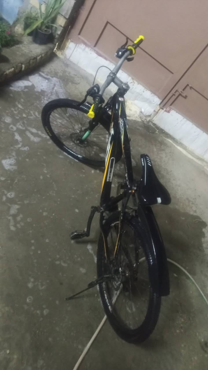 بايسكل جبلي نظام دبلات البايسكل ما بي اي خلل أو نقص فقط البريك الكدام
تاير جدد جبير السعر 75 وبي مجال للشراي


**إذا كنت صاحب هذا الإعلان وتريد حذفه لأي سبب، رجاءا أرسل رسالة إلى الدعم الفني**