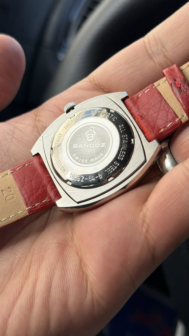 Made in Swiss 🇨🇭
ساندوز سويسري اصلي
انتاج الثمانينات 1980s
اوتوماتيك ⚙️
25 حجر
قطر 36
منفذ دي ديت عربي انكليزي 
السعر 165 الف


**إذا كنت صاحب هذا الإعلان وتريد حذفه لأي سبب، رجاءا أرسل رسالة إلى الدعم الفني**