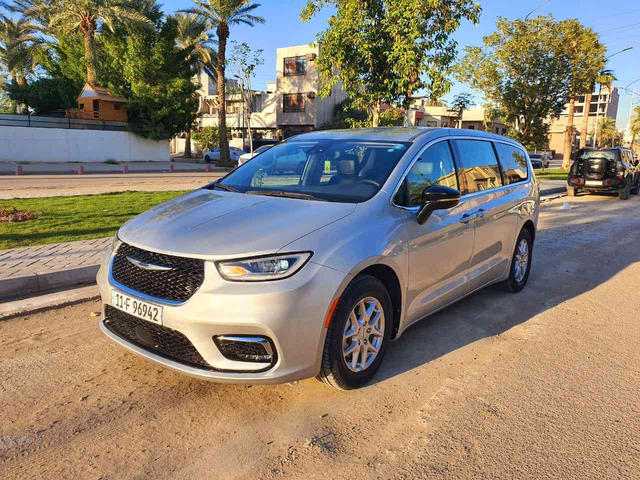 كرايسلر باسفيكا تورنك L موديل 2024  دخول جديد هزه جديده رقم جديد باسمي
محرك 3600 
7 راكب vip
بجم كبس 
السيارة ضرره خلفي باب وجاملغ . وطلع بالسونار بيها 3 قطع كلير بدون حادث فقط كلير من امريكا  صور الحادث بالمنشور  ✅

ماشية 28 الف ميل 

مواصفات السيارة فول عده الفتحه
تشغيل عن بعد  
بصمه تشغيل
بصمه ابواب 
ابواب كهربائي تحكم كنترول
تدفئه كشنات 
تدفئه ستيرن
صندوق شفط
شاشه كبير
رادار  امامي خلفي جانبي

  💥السعر  227 وبيها مجال بسيط 💥

مكان السيارة . بغداد اليرموك 4 شوارع

☎️ هاتف / واتساب ***********
