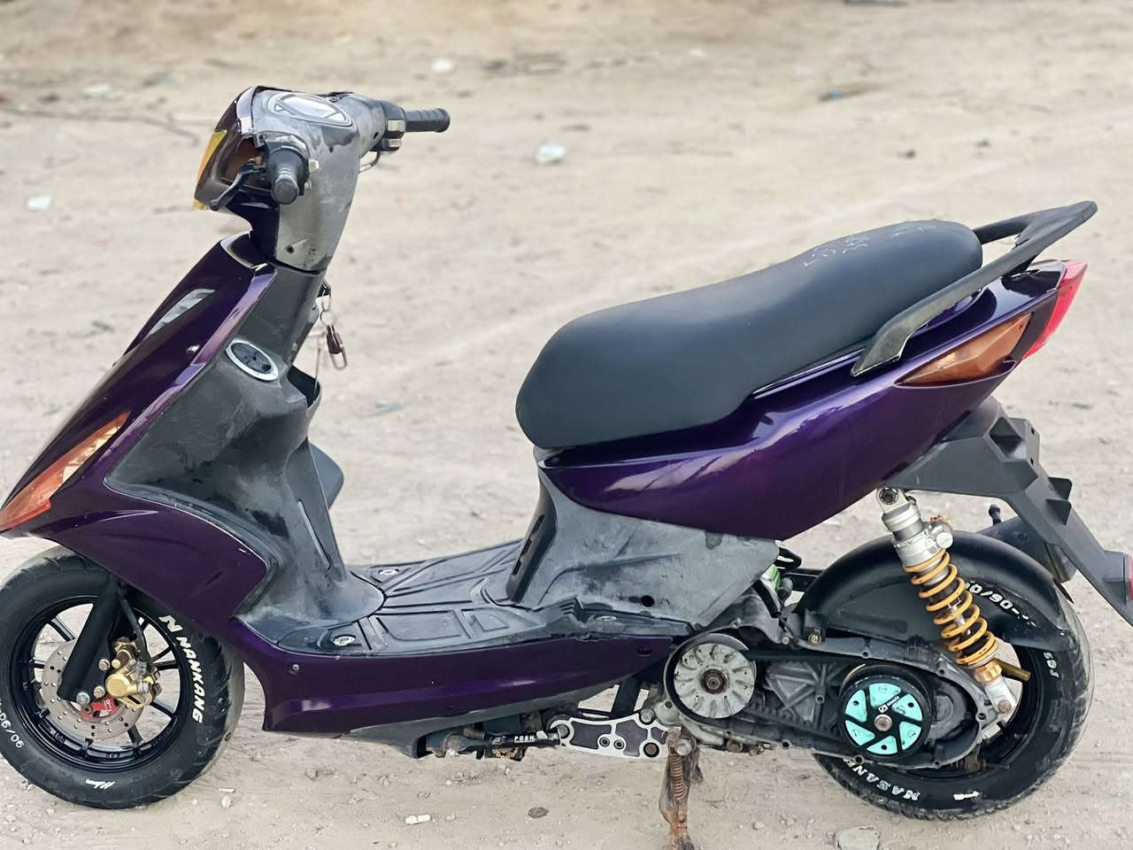 السلام عليكم مضلع ياباني ((مكينه ٥٥ بلاد توه شاده)) الدراجه كله شغاله لايت اشاير دبلات امامي خلفي بريك امامي خلفي 
التزويد البيه رياضي بلادي مابيه شي تجاري 
١-كلجات رياضي DYفول ٢-شيال ٣-دبل خلفي٤- ويلات٥-كزوز صجمي ٦-ستان صفح وبعد بيه تجي وتشوف
مكاني//قرنه//نهر الباشا 
رقمي//***********
((مراوس بعدله او بوليس جديده ))
